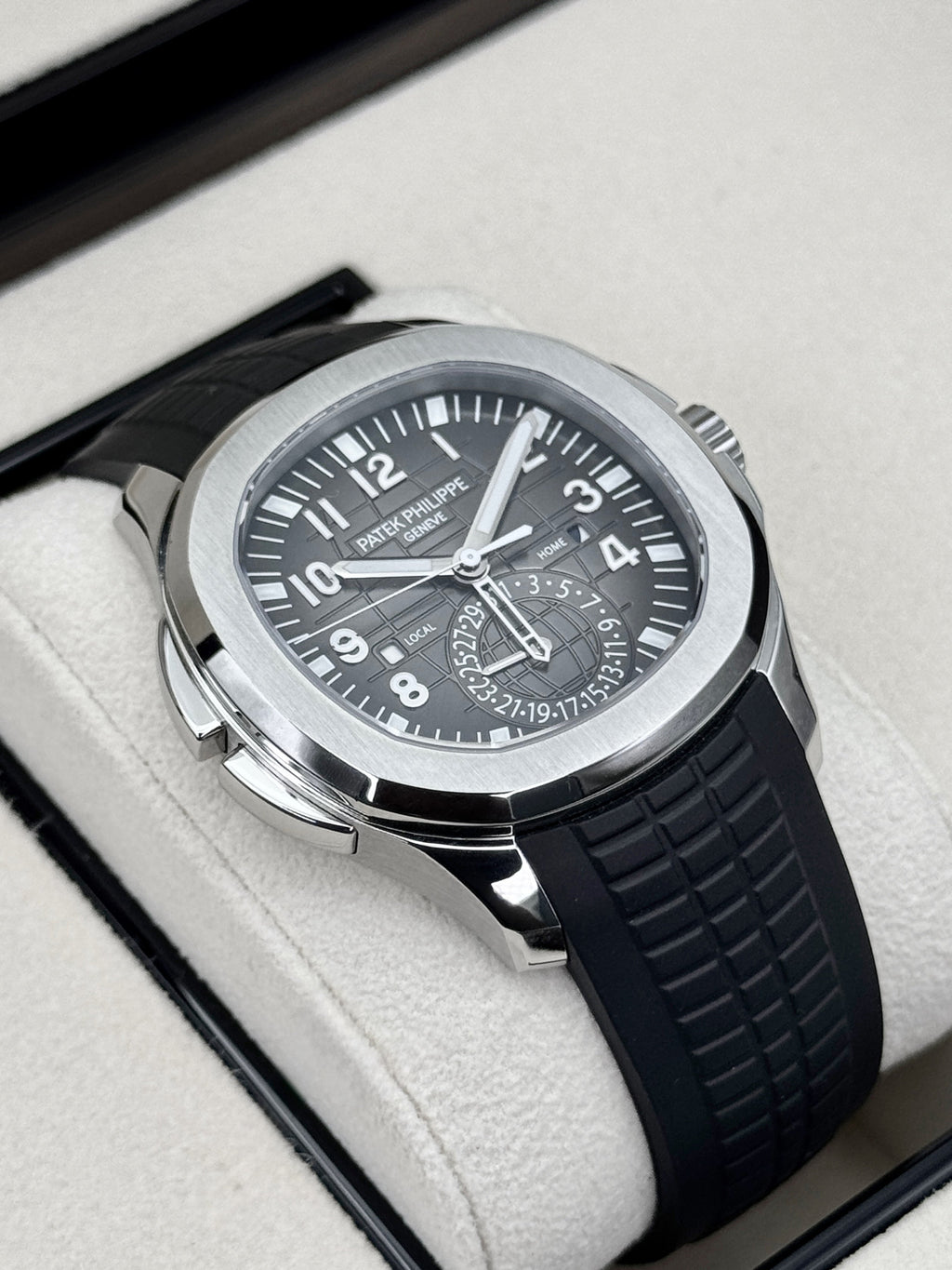 2020 Patek Philippe Aquanaut 40.8mm 5164A-001 Stainless Steel Grey Dial (STICKERED)